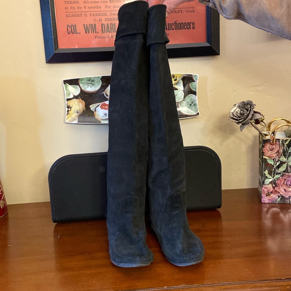Minnetonka Tall Black Fringe Boots Size 6